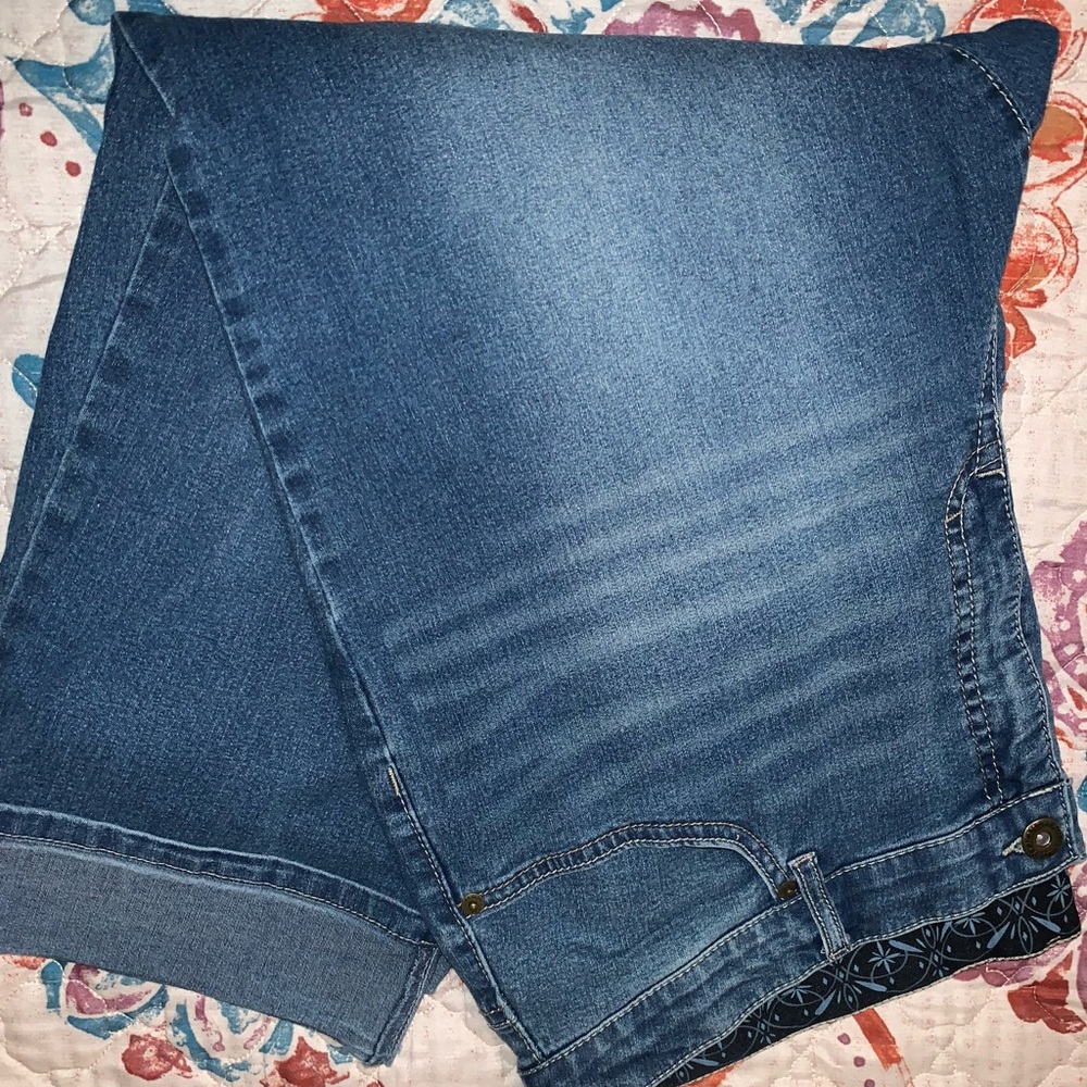 Faded glory cuffed Capri 20W